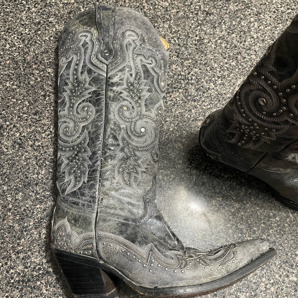 Embroidered Gray Western Boots